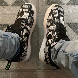 Word wide Air Force 1’s custom been worn 1 time